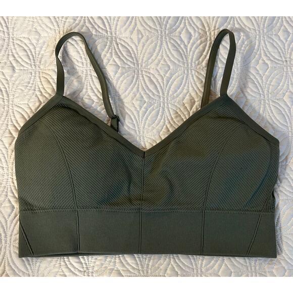 Aerie Offline sports bra
Sage green
Size Lg - Picture 1 of 3